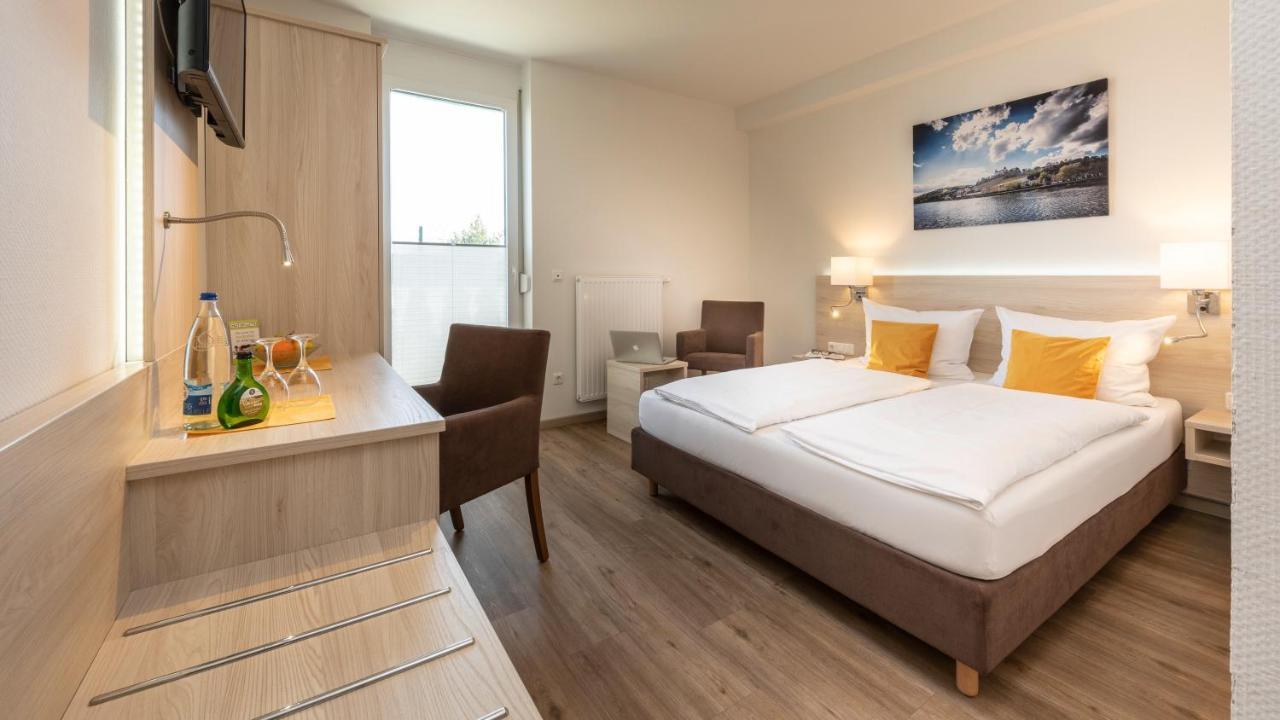 Hotel Am Wiesenweg L 24H Check-In Hausen  Εξωτερικό φωτογραφία