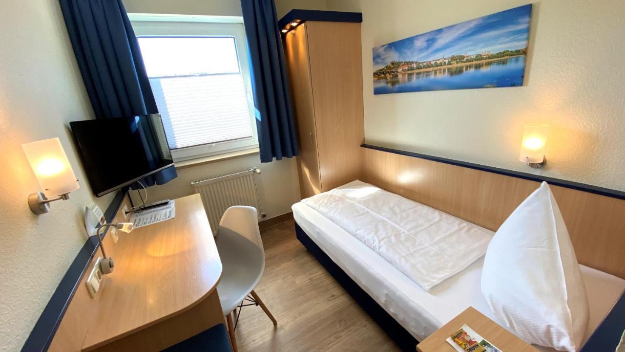 Hotel Am Wiesenweg L 24H Check-In Hausen  Εξωτερικό φωτογραφία
