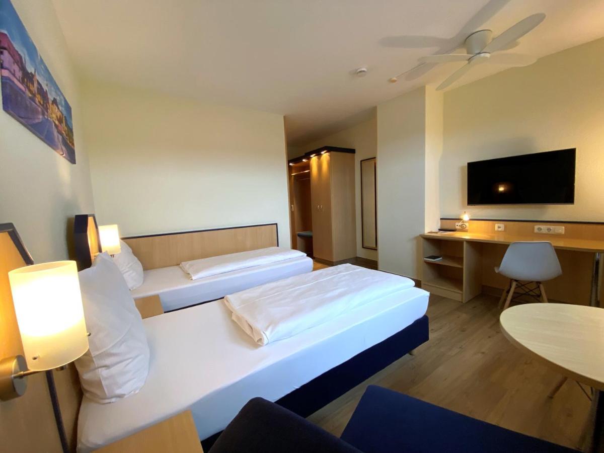 Hotel Am Wiesenweg L 24H Check-In Hausen  Εξωτερικό φωτογραφία