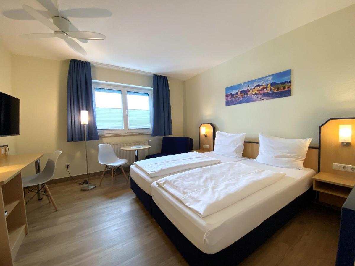 Hotel Am Wiesenweg L 24H Check-In Hausen  Εξωτερικό φωτογραφία
