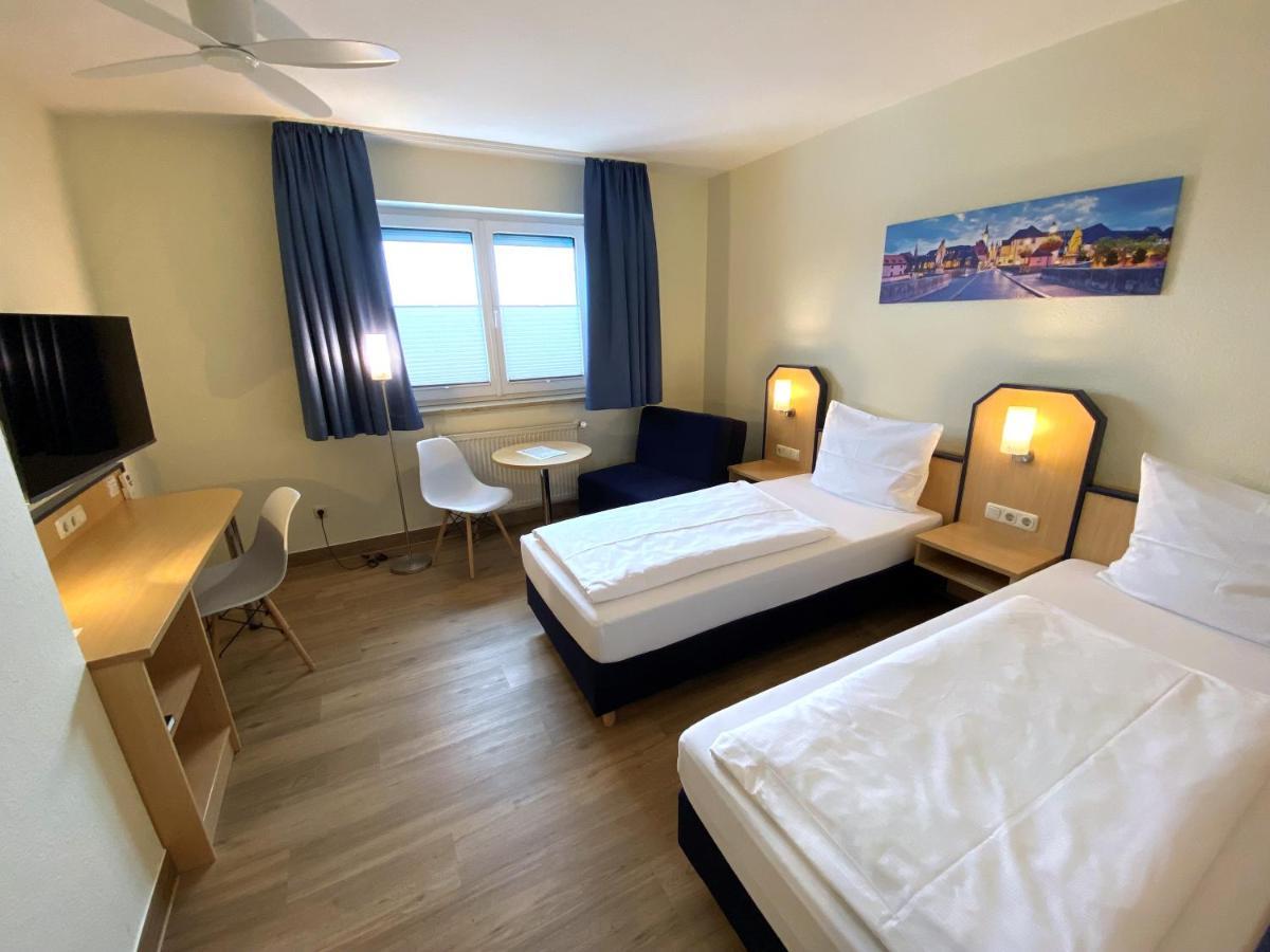 Hotel Am Wiesenweg L 24H Check-In Hausen  Εξωτερικό φωτογραφία