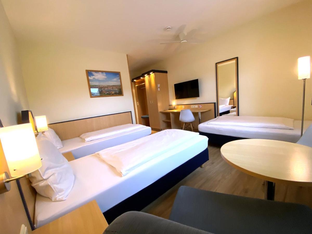 Hotel Am Wiesenweg L 24H Check-In Hausen  Εξωτερικό φωτογραφία