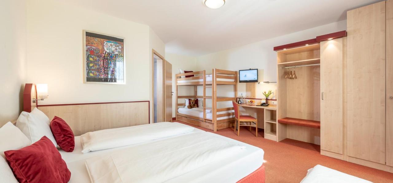Hotel Am Wiesenweg L 24H Check-In Hausen  Εξωτερικό φωτογραφία
