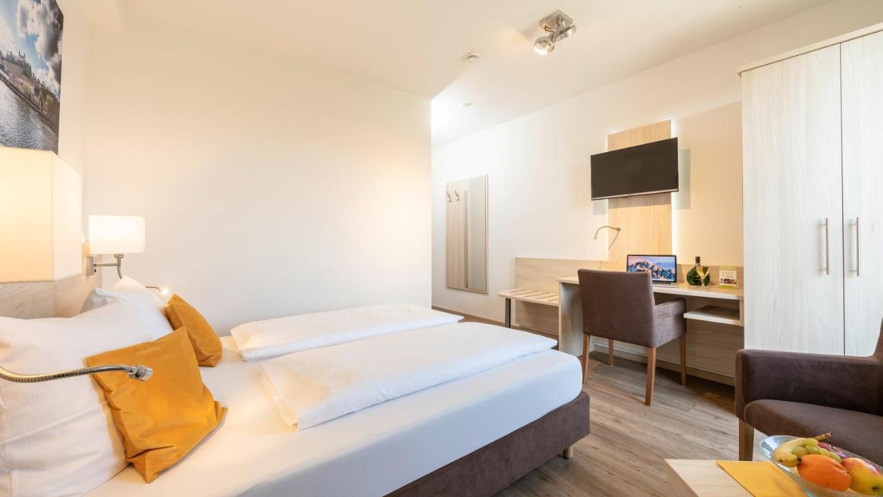 Hotel Am Wiesenweg L 24H Check-In Hausen  Εξωτερικό φωτογραφία